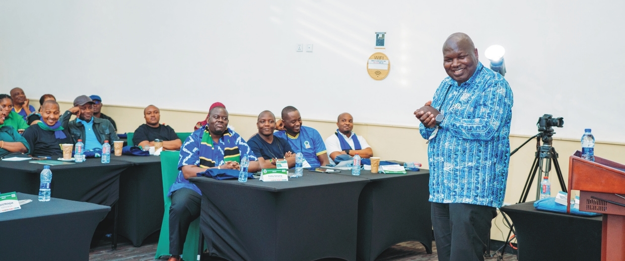 Meeting session with cooperative leaders and delegates